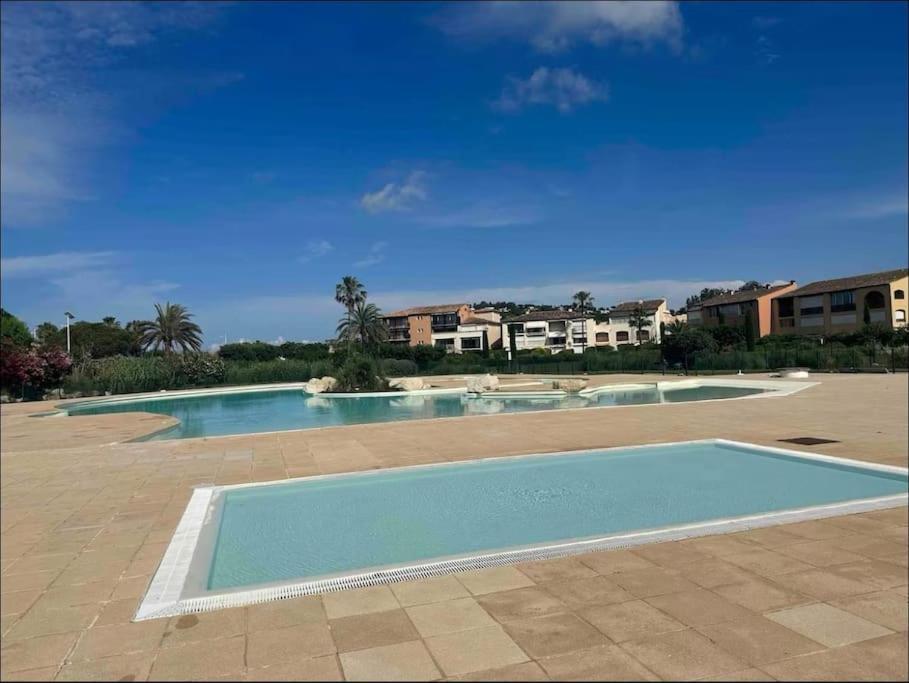 Proche St Tropez Refait A Neuf Bord De Plage Et Piscine 孔格林 外观 照片